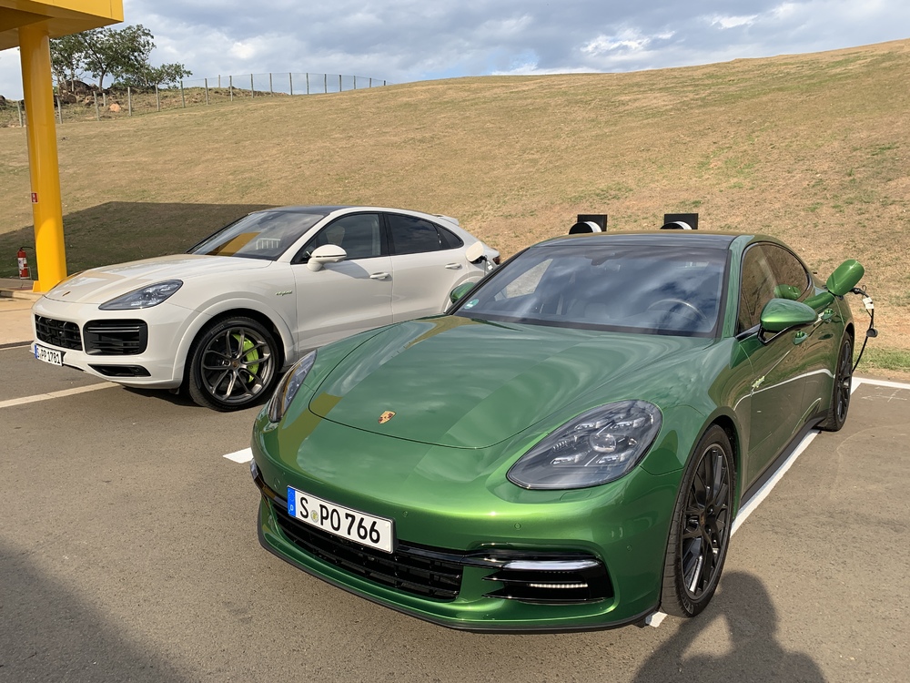 Porsche Brasil instala 2 carregadores elétricos no Autódromo Velo Città