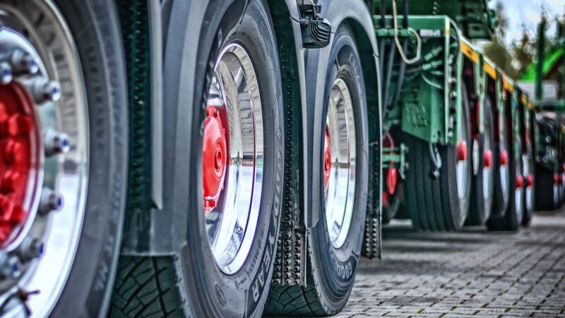 Agora é para valer: governo federal zera tarifa de importação de pneus de carga e reajusta valor do frete