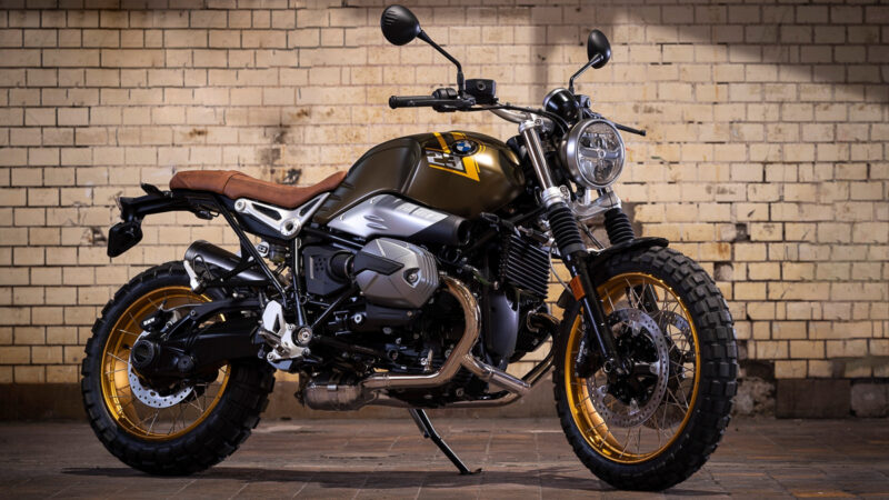 BMW R nineT 2021 é calçada com pneus Continental TKC 80