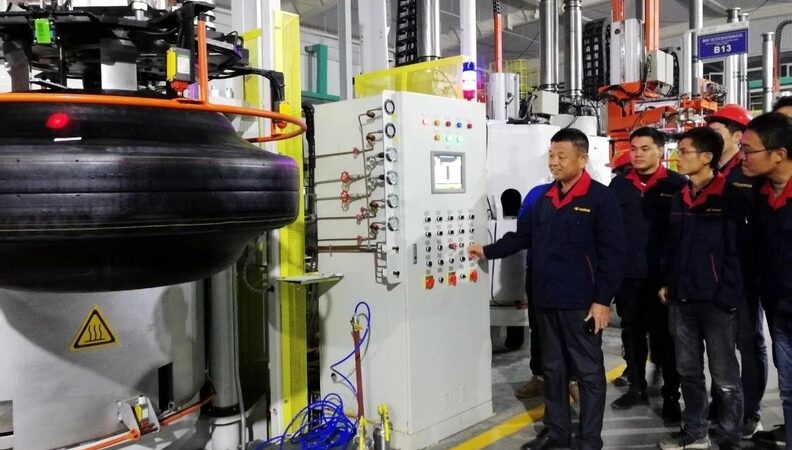 Associação da indústria chinesa registra que metade dos fabricantes de pneus registrados fecharam as portas em 10 anos