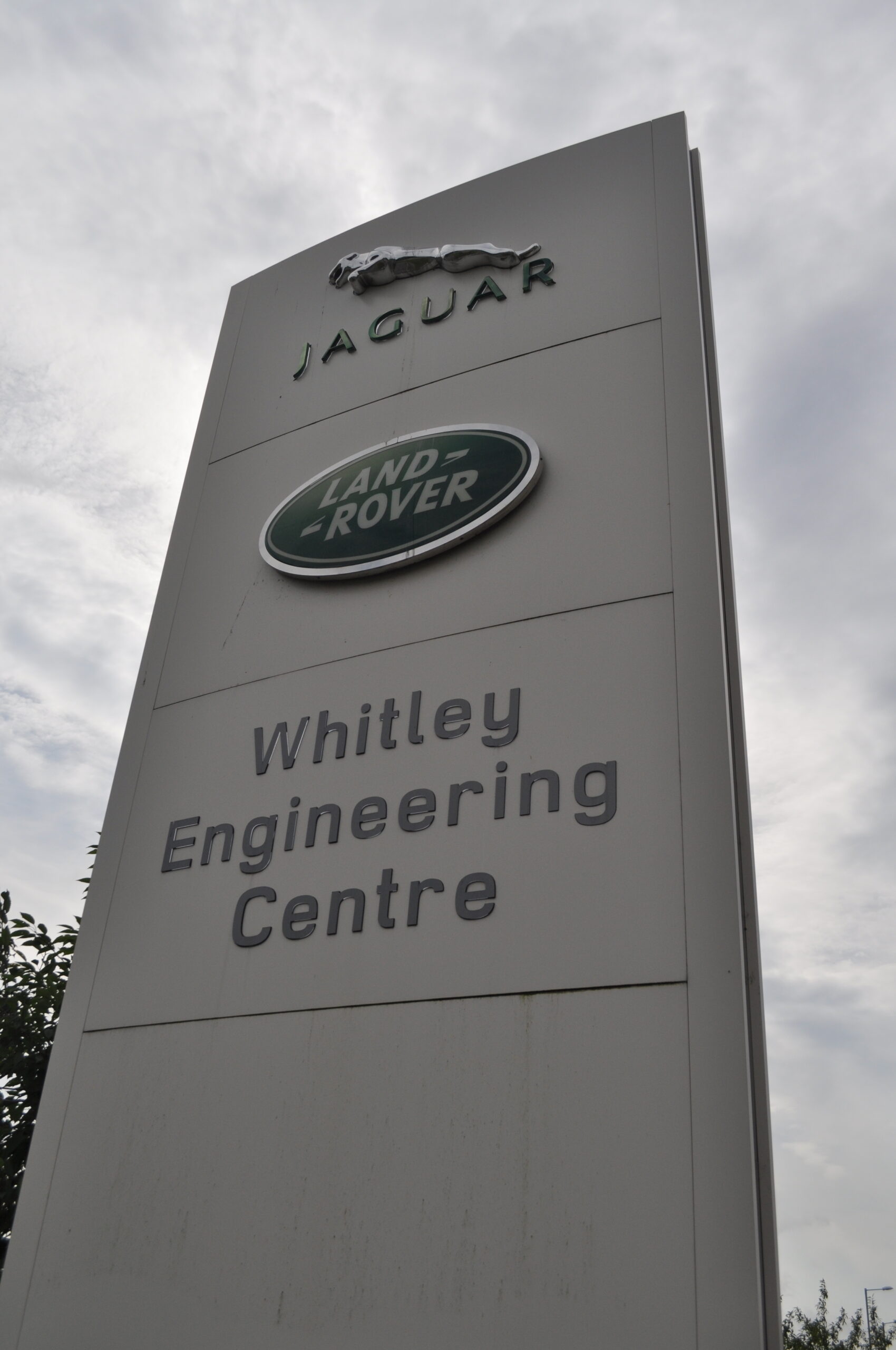 Jaguar Land Rover espera recuperação gradual na situação de semicondutores a partir da segunda metade de 2022