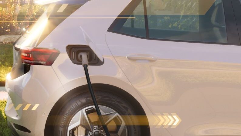 Continental Pneus disponibilizará carregadores rápidos para veículos elétricos e painéis solares em suas lojas