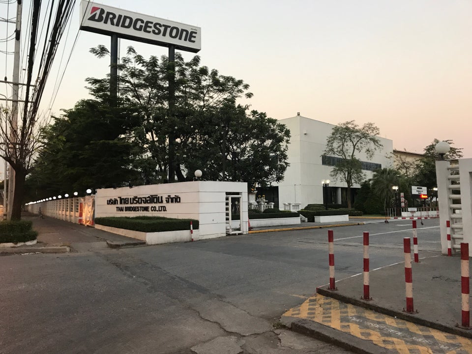 Bridgestone fecha antiga fábrica de pneus na Tailândia