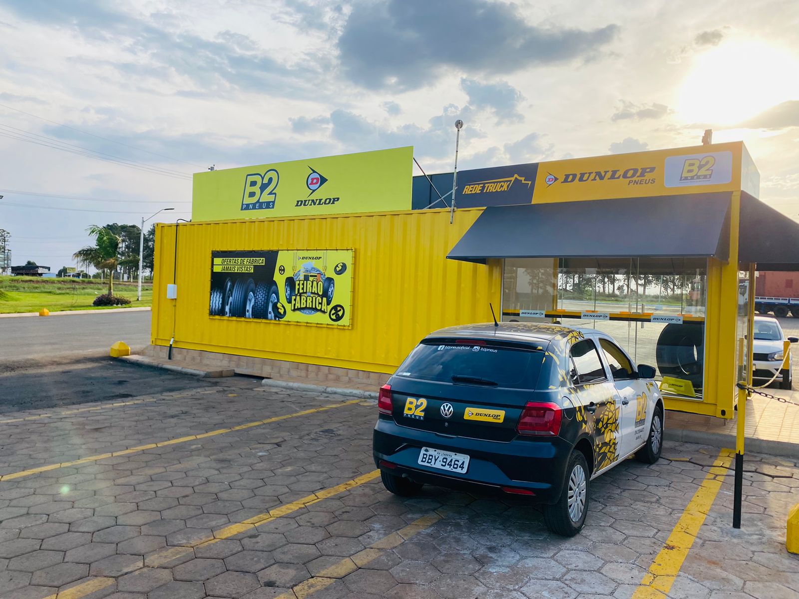 Dunlop inaugura novas “lojas contêineres” no Paraná e no interior paulista