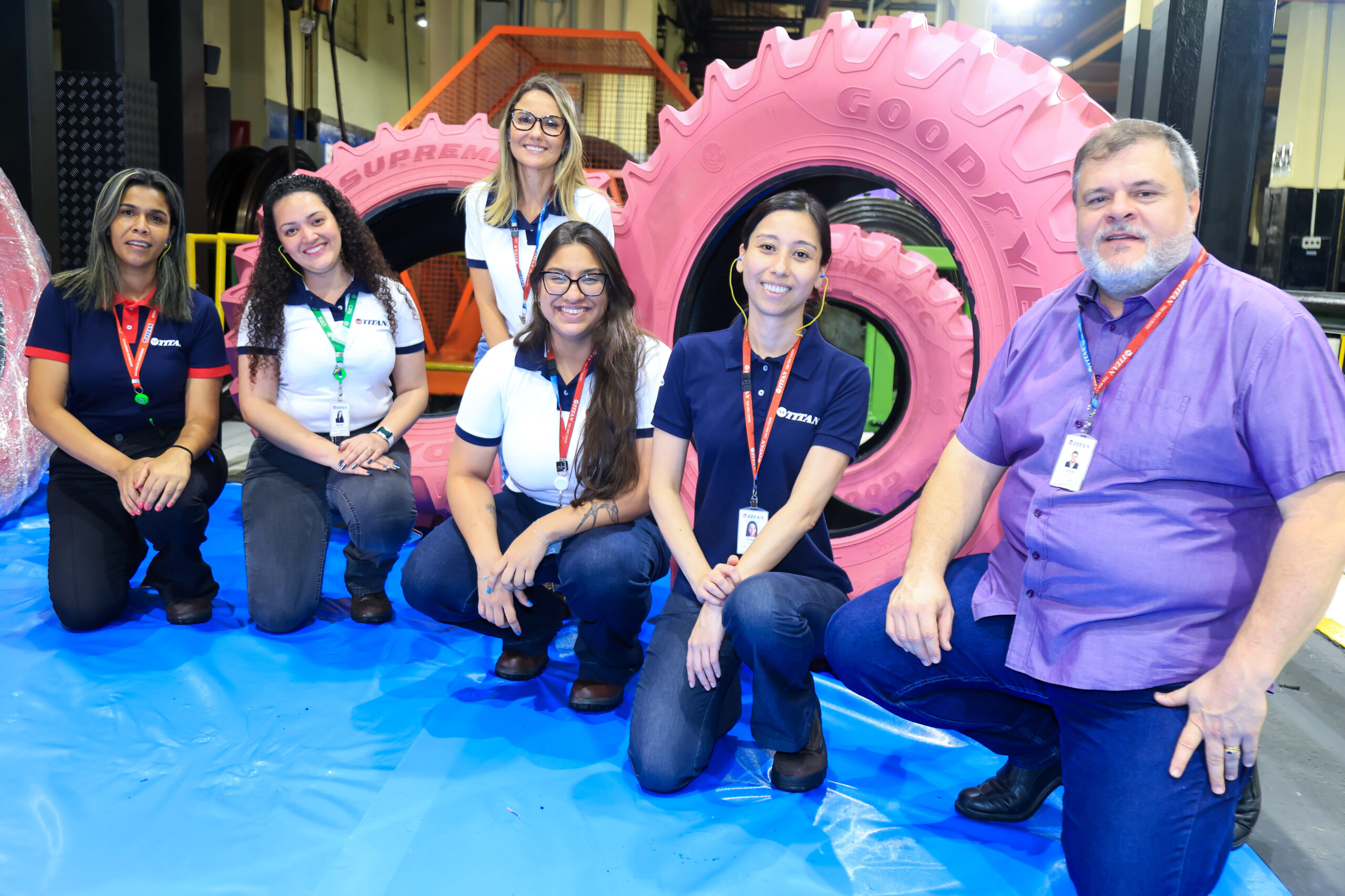 Pneu rosa marca o lançamento de movimento para valorização da mulher no campo