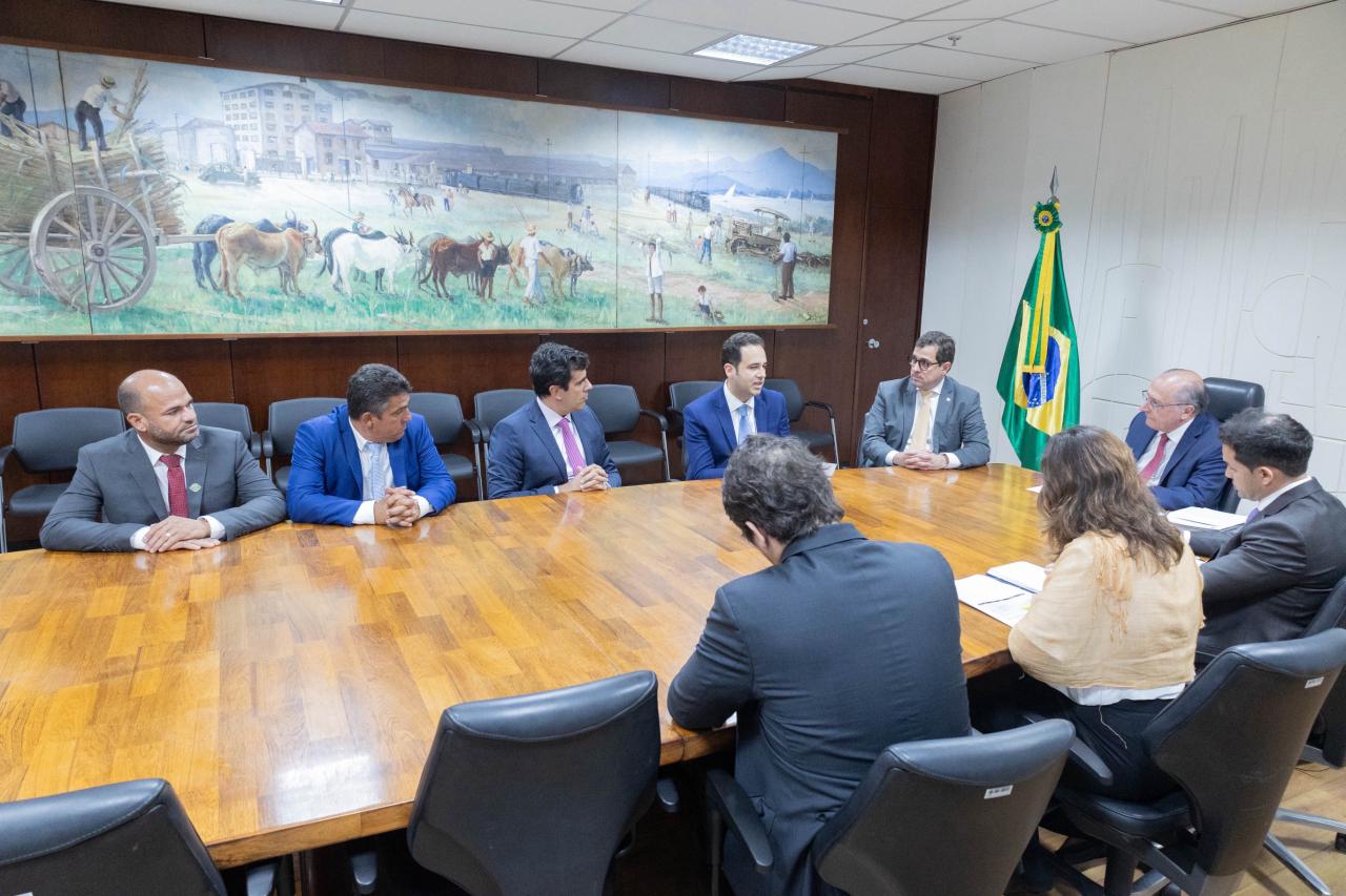 Protesto contra a taxação de pneus é tema de encontro entre representantes do setor de transportes e Geraldo Alckmin, em Brasília