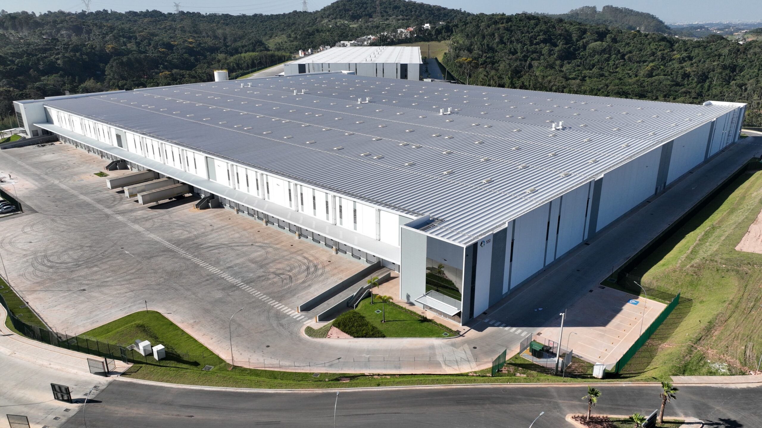 Bridgestone inaugura seu maior centro de distribuição de pneus na América Latina