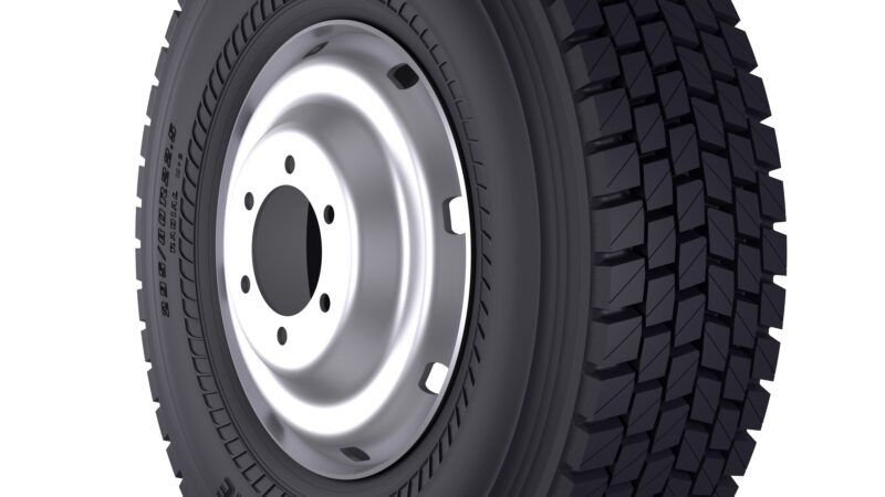 Bridgestone lança novos produtos para caminhões e ônibus na FENATRAN 2024