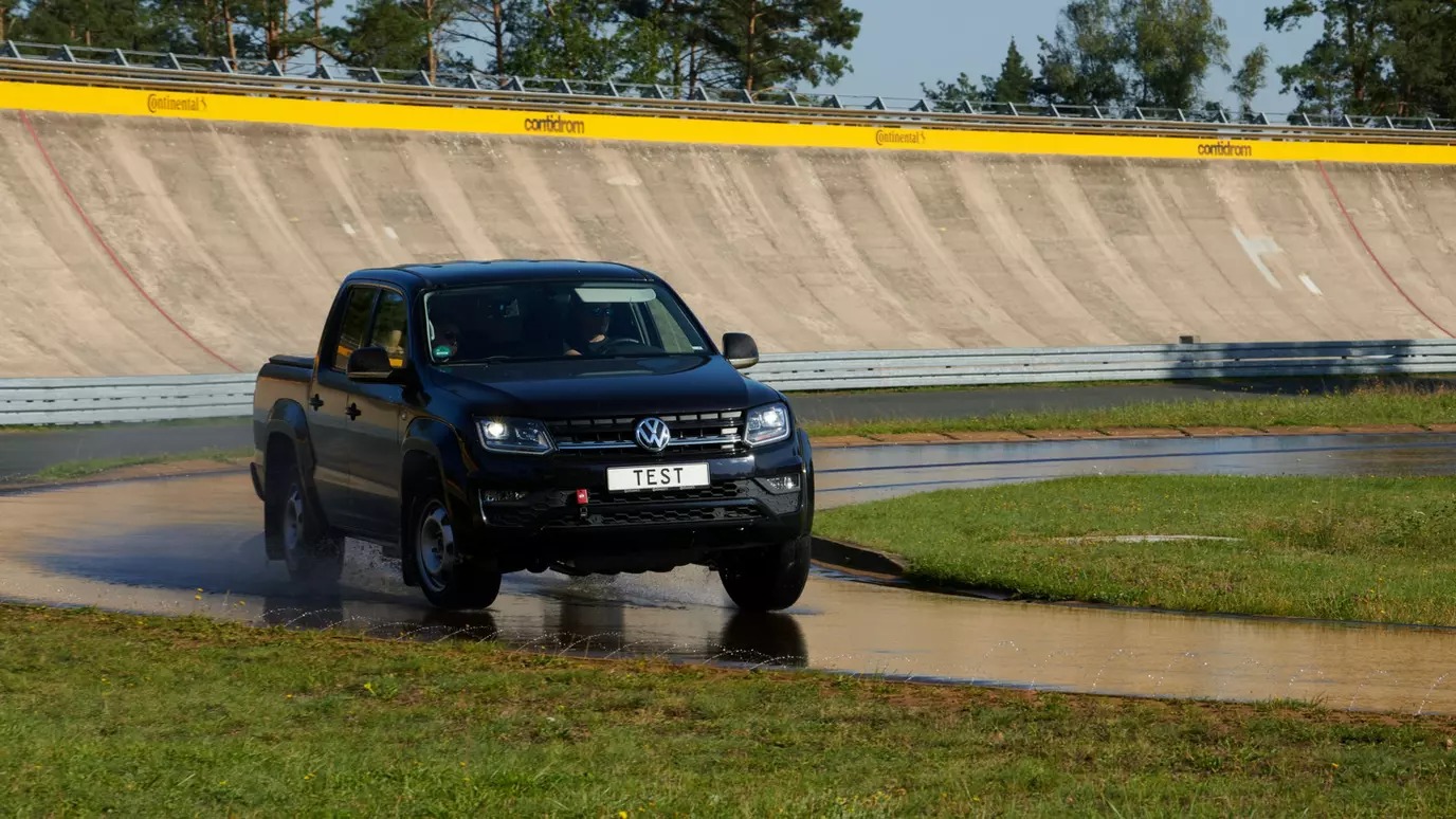Testes do ADAC revelam limitações de pneus All Terrain em estradas asfaltadas